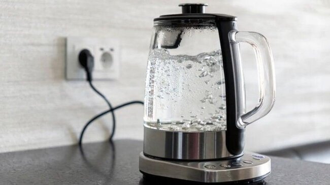 Qaynadılmış suyu niyə yenidən qaynatmaq olmaz?