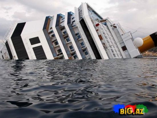 Gəmi batanda kapitan bu qızla əylənirmiş? - FOTO