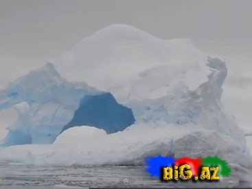 Nəhəng buz dağı belə dağıldı (Video)