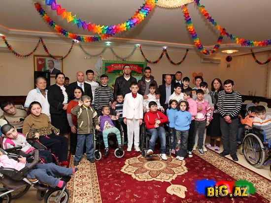 Futbol üzrə Azərbaycan yığma komandasının üzvləri 7 saylı internat evində (Foto)
