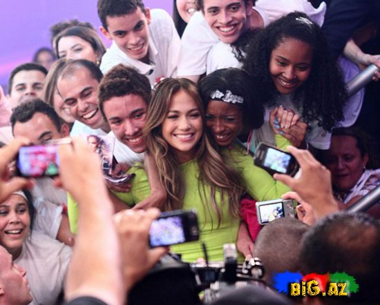 Jennifer Lopez yenə göz qamaşdırdı (Foto)