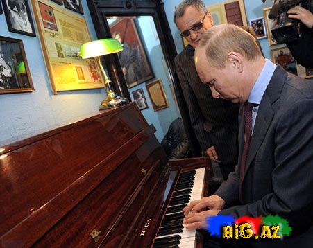 Putin fortepianoda özünü sınadı (VİDEO)