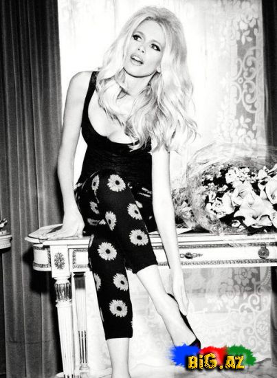 Supermodel Claudia Schiffer Guess 2012 yaz-yay reklamı üçün fotosessiya olunub (Foto)