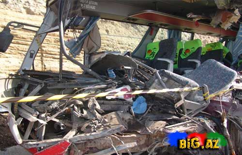 Qax-Bakı avtobusu yük maşını ilə toqquşdu ölən və yaralananlar var (Yenilənib,Foto,Video)