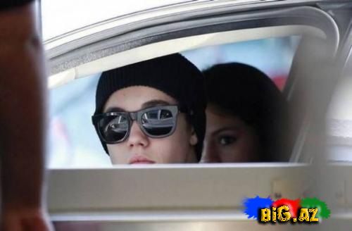 Justin Bieber, sevgilisi Selena Gomez ilə birlikdə son model idman avtomobilinde (Foto)