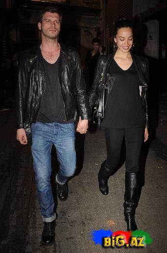 Kıvanç Tatlıtuğ və Azra Akın əl-ələ (Fotolar)