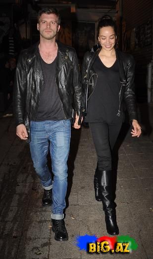 Kıvanç Tatlıtuğ və Azra Akın əl-ələ (Fotolar)