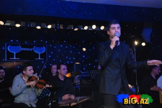 Deniz Seki, Yıldız Tilbe və Özcan Deniz Günay Restoranda konsert verdilər (FOTOLAR)