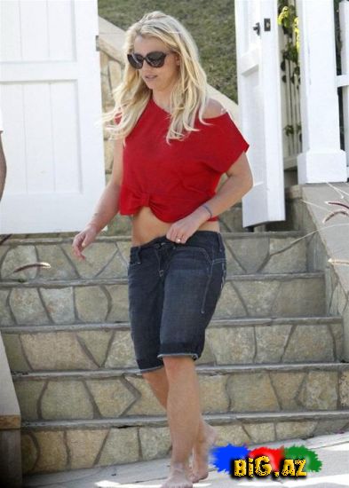 Britney Spears rahat pozları ilə paparazilərə yaxalanıb (Fotolar)