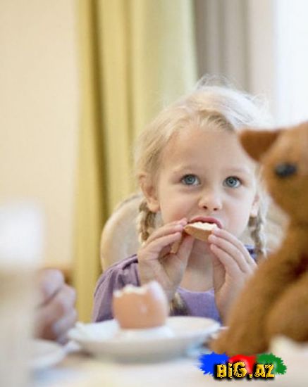 Uşaqların mütləq yeməsi lazım olan 10 əhəmiyyətli yemək (Siyahı)