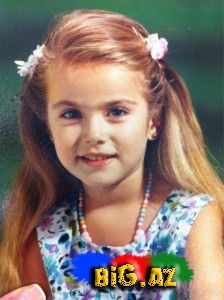 Hazal Kaya, Çagatay Ulusoy, Ceyda Ateş (Uşaqlıq şəkilləri)