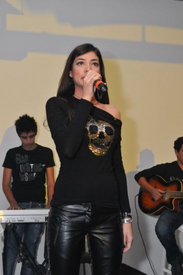 Ivi Adamou Kiprdəki klubların birində baş tutan konsertdə (Foto)