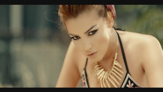 Petek Dinçöz - Çekil (Official Clip) (2012)