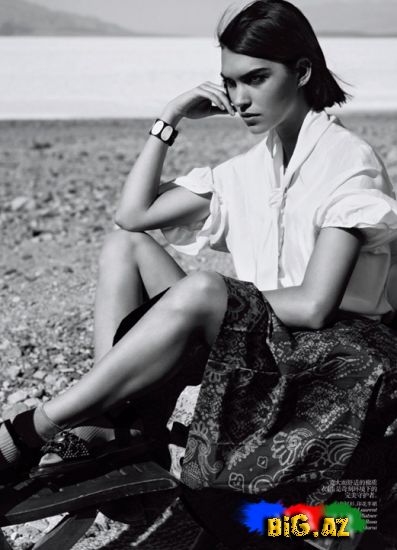 Amerikalı model Arizona Muse Vogue jurnalının İyul sayında (Fotolar)