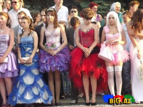 Rusiyanın moskva şəhərində məktəblərin birində qızlar son zəngə belə getdi (Fotolar)
