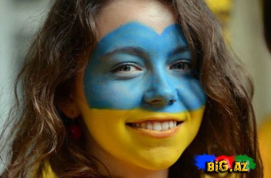 Euro 2012-nin ən gözəl qızları 2 (Fotolar)