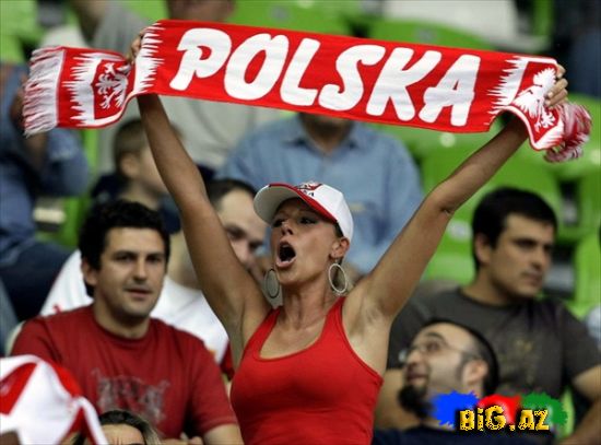 Euro 2012-nin ən gözəl qızları 2 (Fotolar)