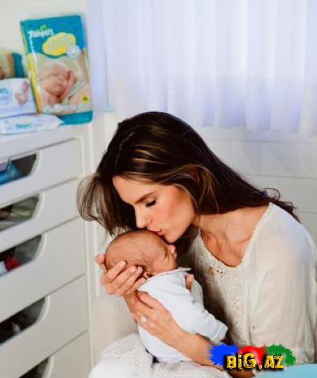 Alessandra Ambrosio yeni doğan oğlu Noah Phoenixin ilk şəkillərini paylaşdı (Fotolar)