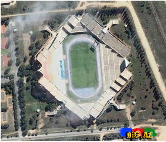 Dünyanın ən qəribə stadionları (Fotolar)