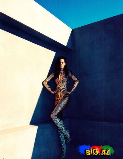 Rihanna Harper's Bazaar jurnalının Avqust 2012 sayında (Fotolar)