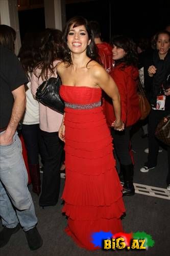 Hollywood qadınlarının qırmızı paltar seçimi (Fotolar)