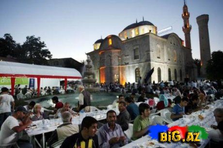 Ramazanın gəlişi ilə Türkiyəni iftar həyəcanı bürüyüb (Fotolar)