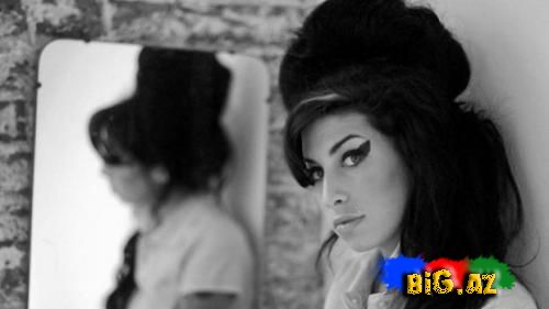 Amy Winehouse: Bu gün onun ölümündən bir il keçir (Videolar, Fotolar)