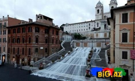 İtaliyada bir stilist tam 3 kilometr uzunluğunda bir gəlin paltarı hazırladı (Fotolar)