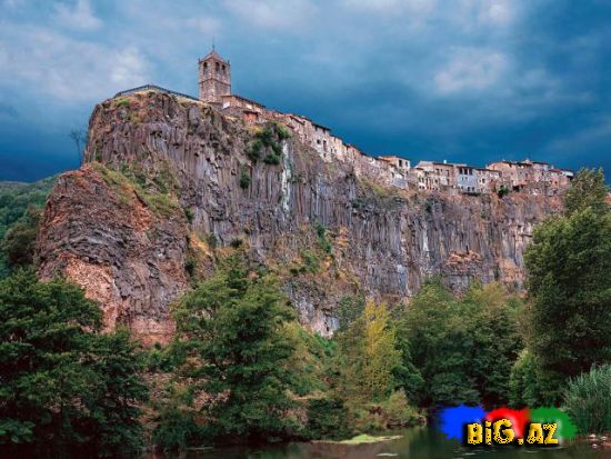 Sıldırım qayalarda şəhərlər (Fotolar)