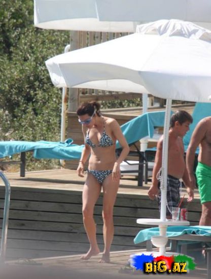 Hande Ataizi bikinidə görüntünləndi (Fotolar)