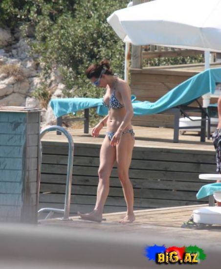 Hande Ataizi bikinidə görüntünləndi (Fotolar)