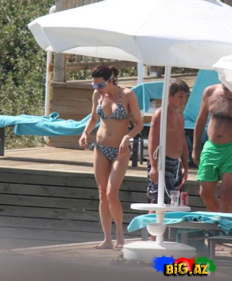 Hande Ataizi bikinidə görüntünləndi (Fotolar)
