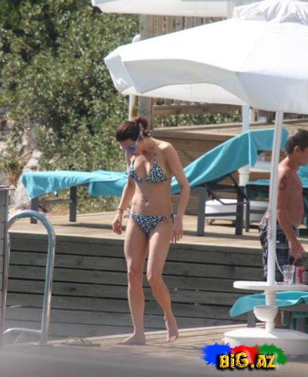 Hande Ataizi bikinidə görüntünləndi (Fotolar)