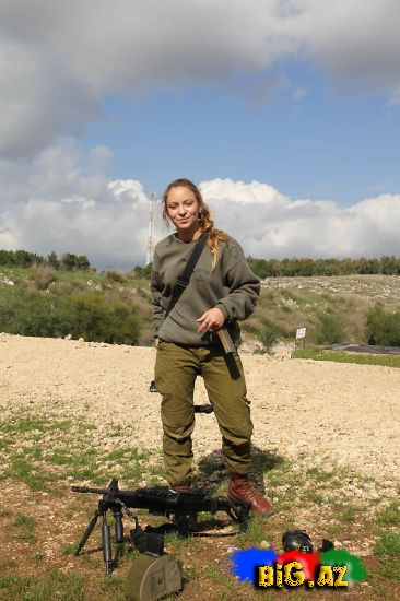 Orduda qızlar (Fotolar)