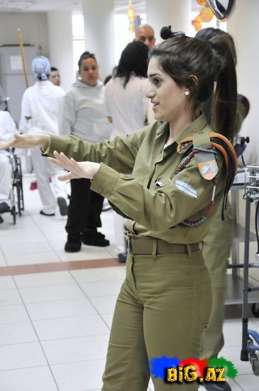 Orduda qızlar (Fotolar)