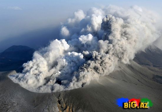 Yaponiyada simmoz vulkanının oyanışı (Foto)
