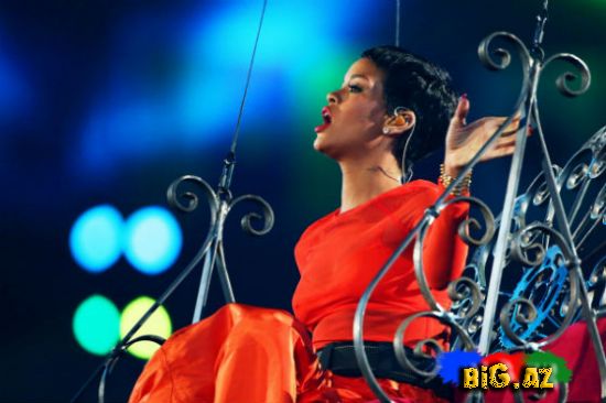 Rihanna London 2012 Parolimpiyadasında(Fotolar)