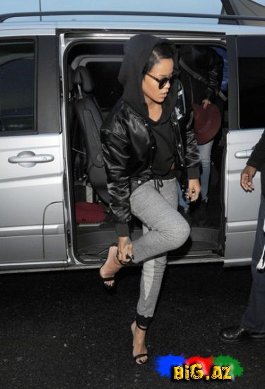 Rihannanın cazibədar bədəni - Foto