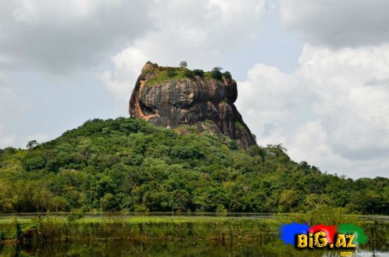 Şri Lankada inanılmaz bir dağ (Fotolar)