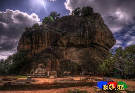Şri Lankada inanılmaz bir dağ (Fotolar)