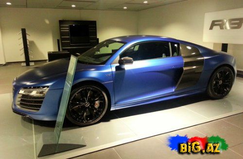 Cenifer Lopez Dubayda dünyanın ən böyük Audi avtosalonun açılışını edib