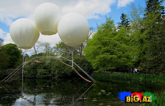 Üç balondan asma körpü (Foto)