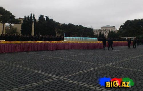 Prezidentin şərəfinə 51 metrlik ad günü tortu bişirildi (Video)