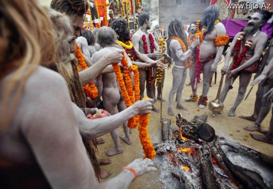 Milyonlarla hindu dini ritual üçün toplandı (Foto)