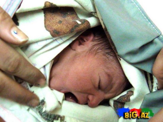 Şam işığında dünyaya gələn uşaq -( Foto)
