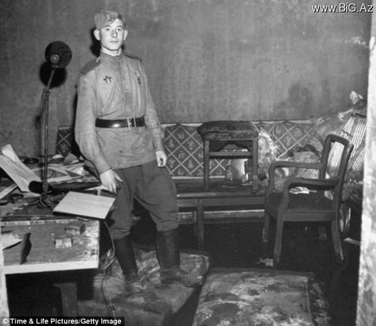 Hitlerin intihar etdiyi divan – Bunkerə daxil olan ilk fotoqrafın çəkdikləri
