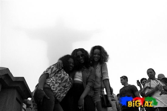 Səhnə arxasında xüsusi pozalar (Fotolar)