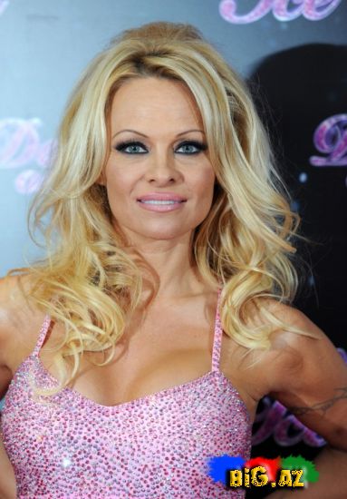Pamela Anderson rüsvay oldu (Fotolar)