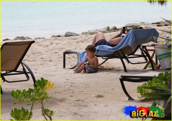 Miranda Kerr və Flynn: Cancunda ailə tətilində (Fotolar)