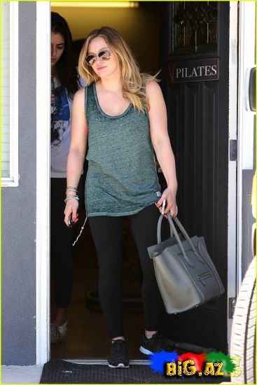 Hilary Duff mağazalarda (Fotolar)